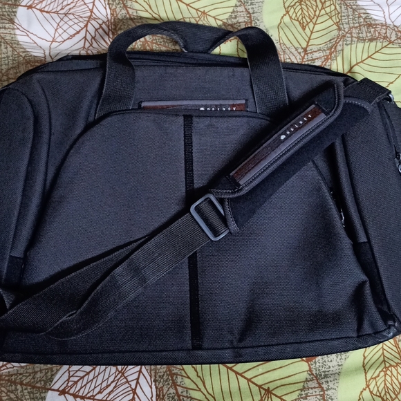 Delsey Bag - Picture 3 of 7